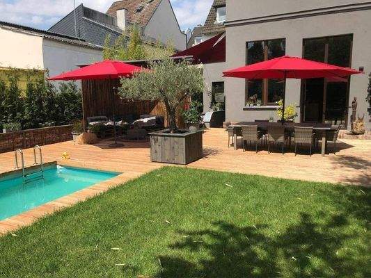 Sonnenterrasse mit Aussenpool