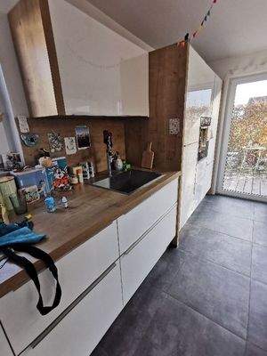 EBK mit erhöhter Arbeitsplatte