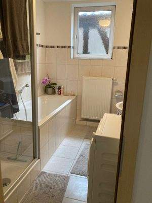 Wohnung rechts - Badezimmer