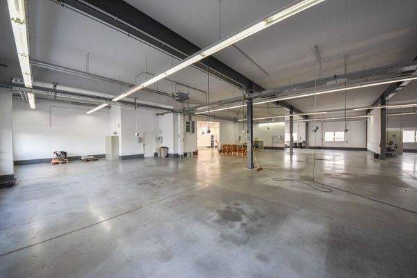 Halle/Lagerfläche EG