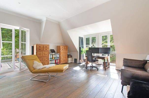 Großer Arbeitsbereich mit direkter Verbindung zum 