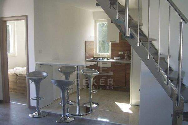 Vier Wohnungen befinden sich hierin