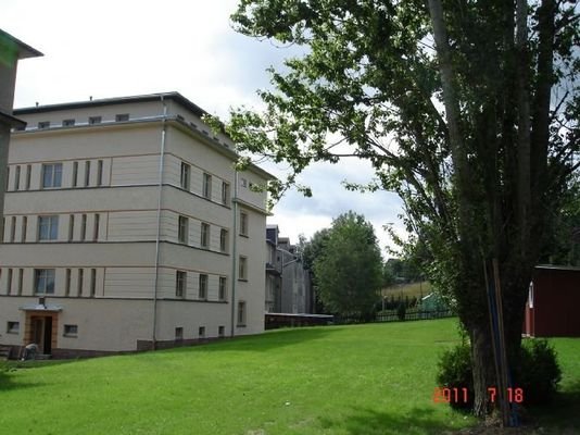 Bauhaus in Gipfellage mit grossem Garten