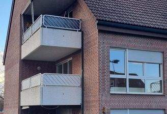 Außenansicht mit Balkon