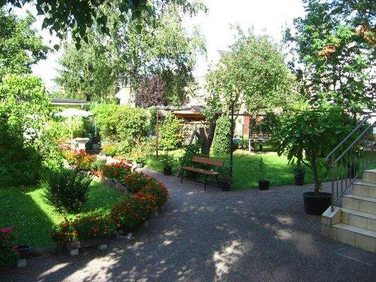 Garten hinter dem Haus