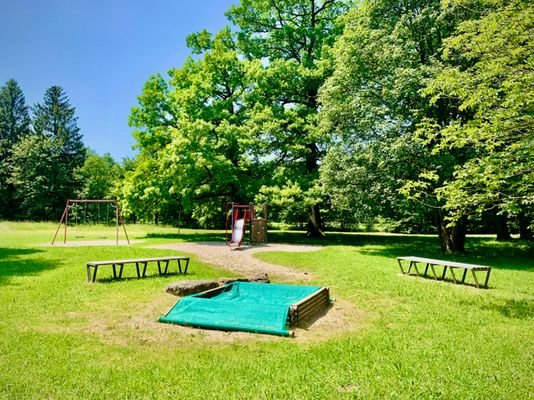 Parkähnlichen Grundstück mit Spielplatz