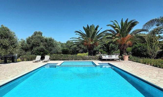 Kreta, Kournas: Luxuriöse Steinvilla mit Meer- und Bergblick