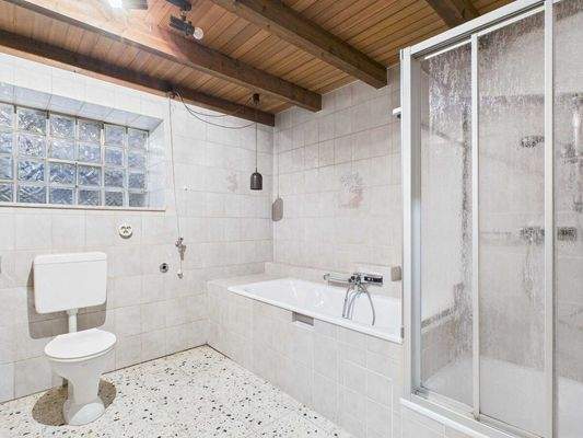 Badezimmer Gebäude 1