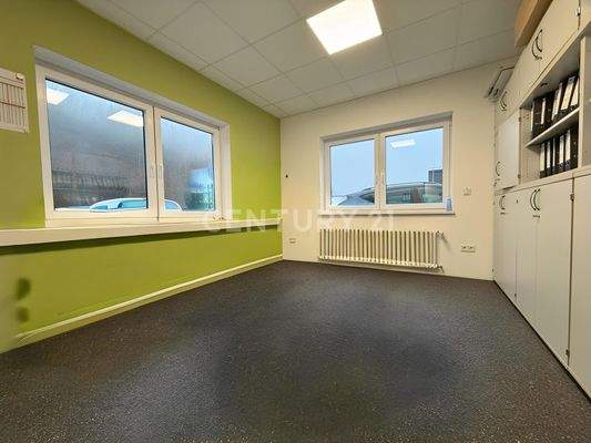 Büro 2 - Möbel entfernt