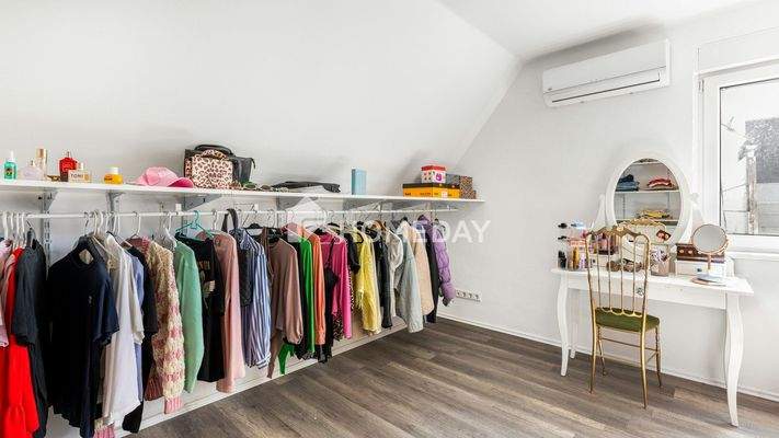 1. OG Ankleidezimmer 2