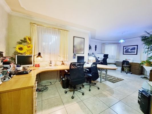 Büro UG