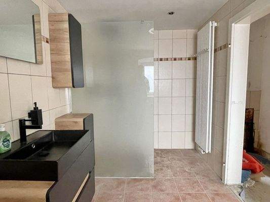 Bad im Erdgeschoss (2).jpg