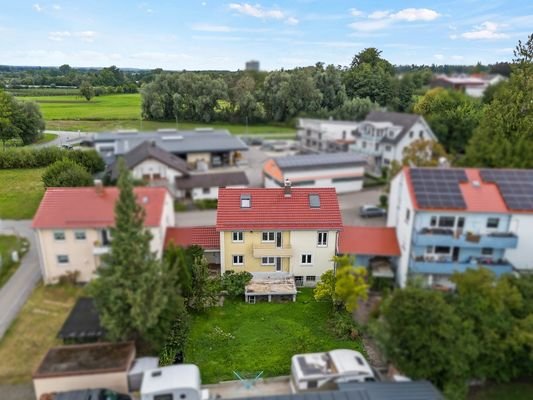 Außenansicht mit Garten & Terrasse