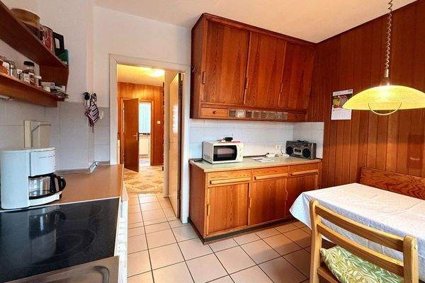 Küche mit Blick in den Flur