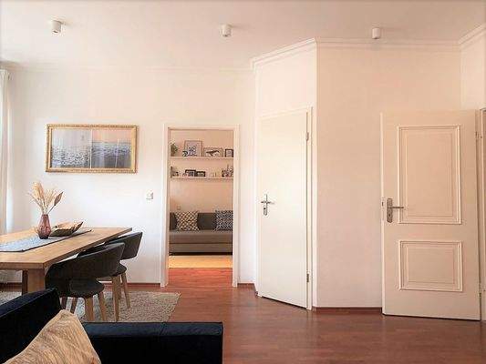 Blick vom Wohnzimmer ins Büro.jpg