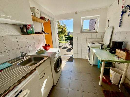 angrenzender Hauswirtschaftsraum