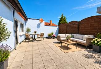 Großzügige Terrasse Möblirungsvorschlag durch KI