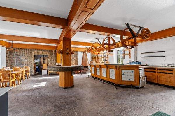 Gastronomiebereich mit Kamin