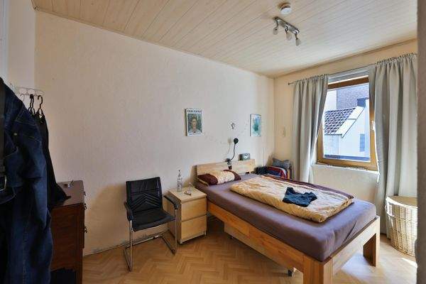 1. OG links Schlafzimmer  