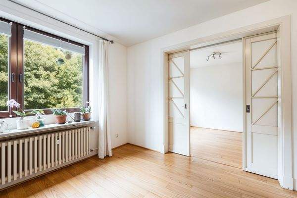 Großzügiger Wohn- und Essbereich - (KI generiert)