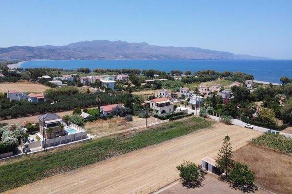 Kreta, Tavronitis: Ausgezeichnetes Grundstück in Meeresnähe zum Verkauf