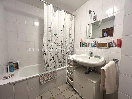 Bad mit Badewanne OG