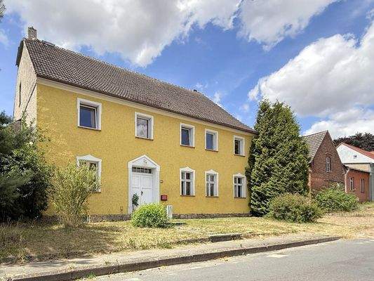 geräumiges Zweifamilienhaus mit ca. 281 m² Wohnfläche