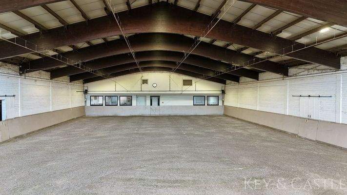 Reithalle (20x 40m), sehr gut klimatisiert 