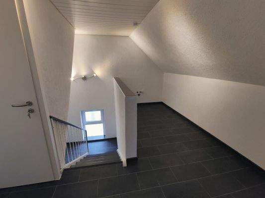 Diele mit Treppe vom EG ins OG