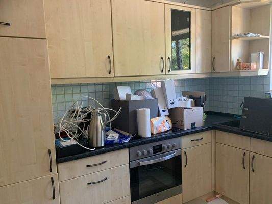 Küche mit Einbauküche.jpg