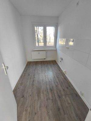 Leeres Zimmer mit Fenster