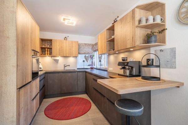 Küche mit Sitzgelegenheit