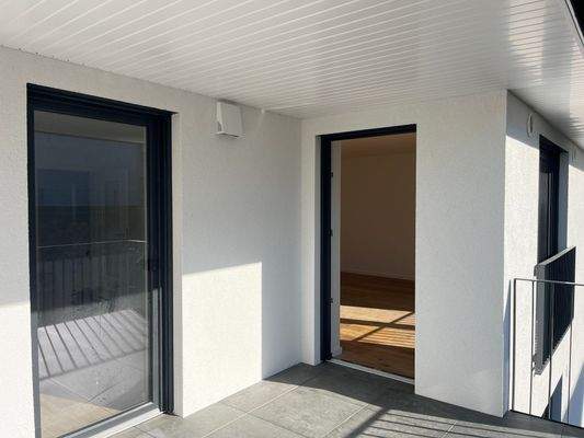 Balkon Zugang Wohnzimmer und Küche