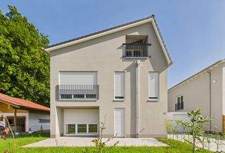 Modernes Haus mit Garten