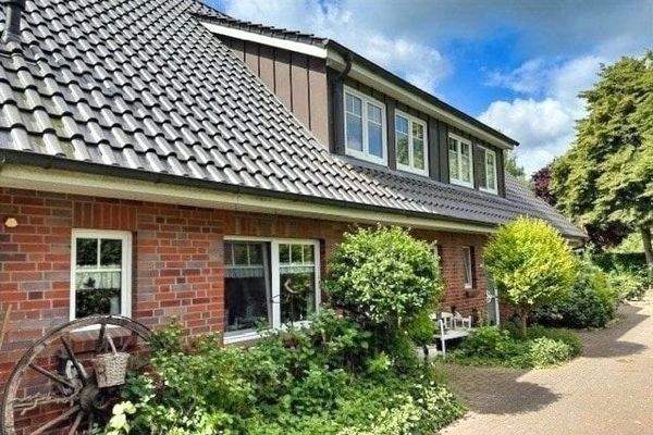 seitliche Hausansicht