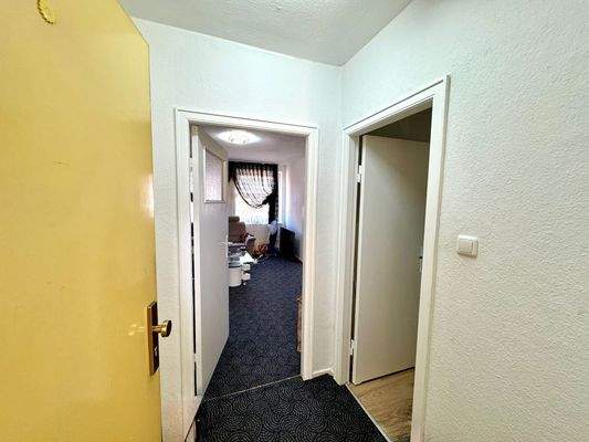 3. OG 1-Zimmer: Flur