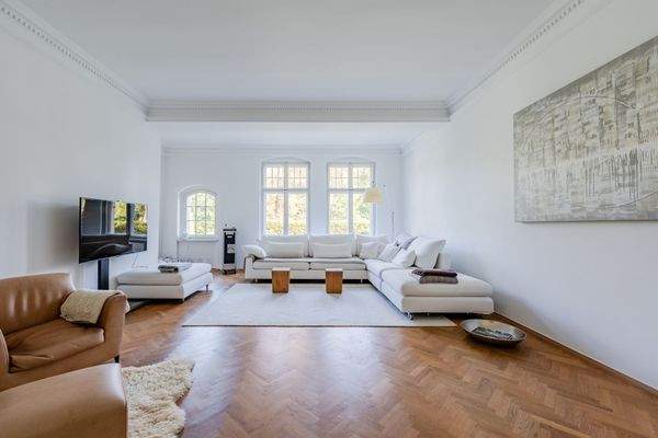 Bright living area with access to the outdoor area