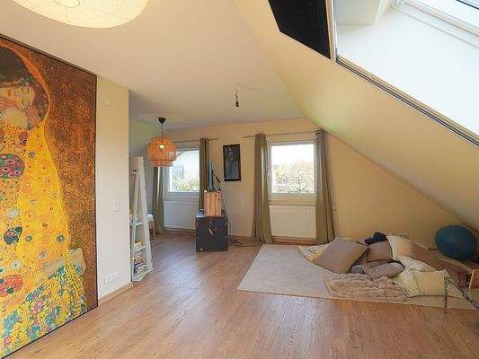 Großzügiges Elternschlafzimmer