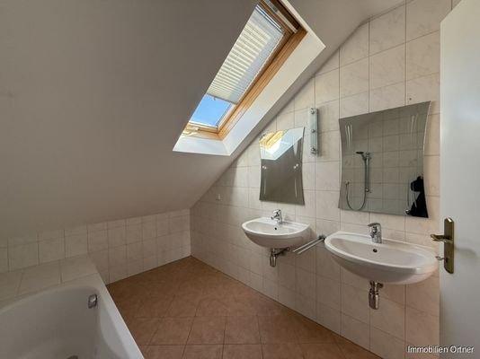 2 Waschbecken