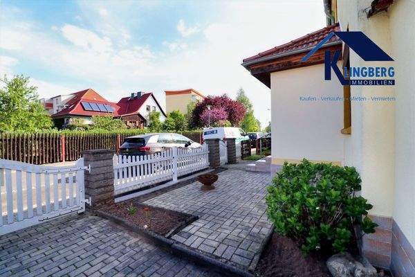 Vorplatz + Zufahrt Garage