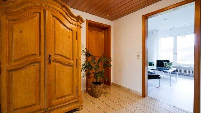 141 Flur Schrank (1 von 1)