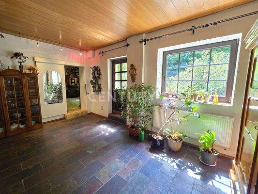 Vorraum mit Zugang zum Garten