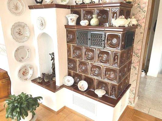 ...vorbei am Kachelofen (Wohnhaus)