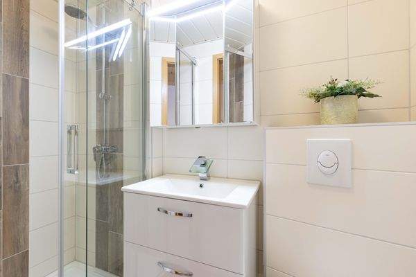 Duschbadezimmer im Obergeschoss