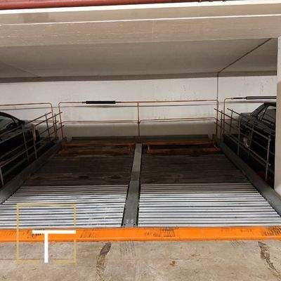 Parkdecks mit Autos