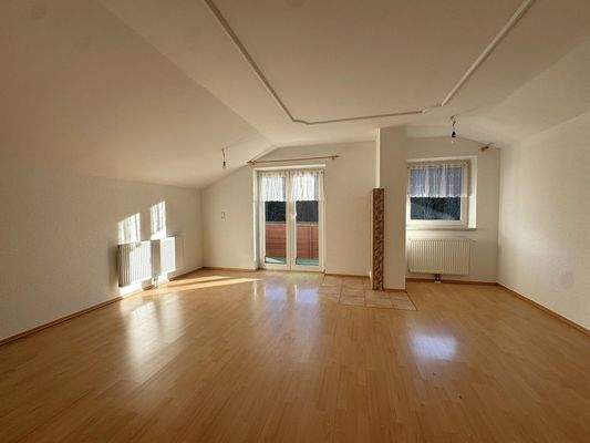 Dachgeschoss Mietwohnung 100 m² Niederndorf ISI Immobilien.JPG