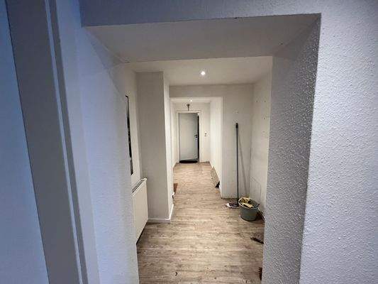 Flur zur Werkstatt, Heizung, Garage