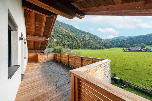 großer Ostbalkon mit Blick aufs Kranzhorn