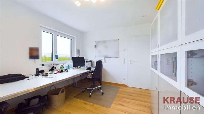 Büro / Kinderzimmer EG