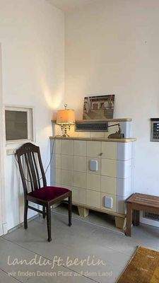 Lehnschulzenhaus EG, Raum 4 mit Ofen.jpg